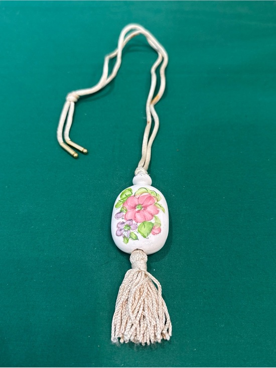 Avon Jewelry - VTG Avon Pink Flower Pendant Necklace Hand painted In Brazil. 59D